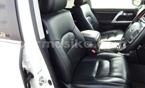 Tenga Tsaru Toyota Land Cruiser Prado Chena Mota in Beitbridge in Matabeleland South Tenga Tsaru Toyota Land Cruiser Prado Chena Mota in Beitbridge in Matabeleland South