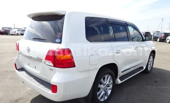 Tenga Tsaru Toyota Land Cruiser Prado Chena Mota in Beitbridge in Matabeleland South Tenga Tsaru Toyota Land Cruiser Prado Chena Mota in Beitbridge in Matabeleland South