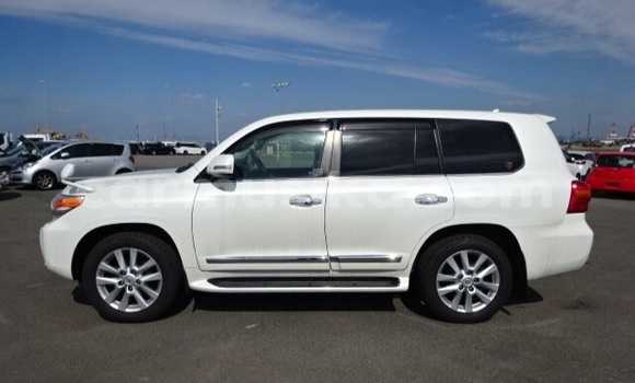 Tenga Tsaru Toyota Land Cruiser Prado Chena Mota in Beitbridge in Matabeleland South Tenga Tsaru Toyota Land Cruiser Prado Chena Mota in Beitbridge in Matabeleland South