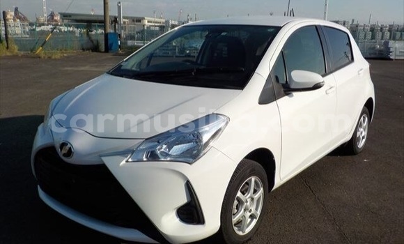 Acheter Occasion Voiture Toyota Vitz Blanc à Beitbridge, Matabeleland South