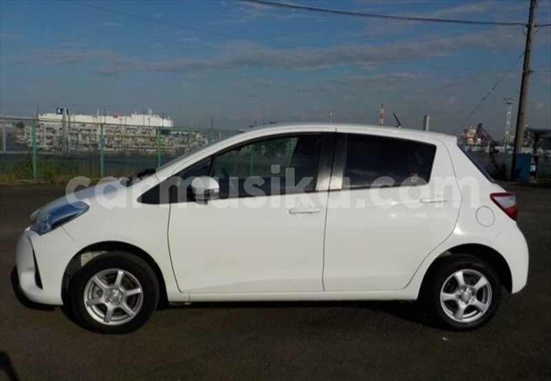 Big with watermark toyota vitz matabeleland south beitbridge 25966