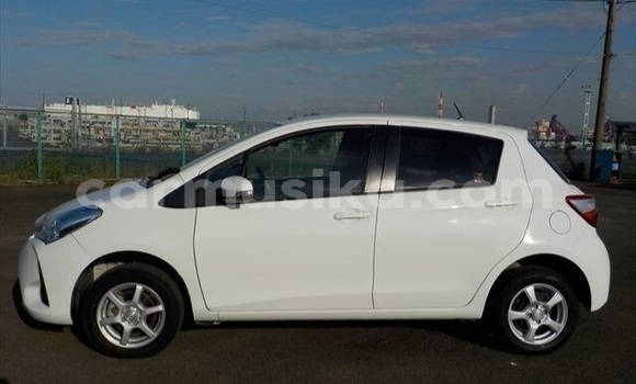 Buy Used Toyota Vitz White Car in Beitbridge in Matabeleland South Buy Used Toyota Vitz White Car in Beitbridge in Matabeleland South
