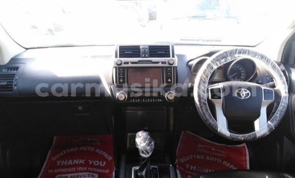Nunua Ilio tumika Toyota Land Cruiser Prado Nyeusi Gari ndani ya Beitbridge nchini Matabeleland Kusini Nunua Ilio tumika Toyota Land Cruiser Prado Nyeusi Gari ndani ya Beitbridge nchini Matabeleland Kusini