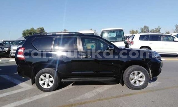 Nunua Ilio tumika Toyota Land Cruiser Prado Nyeusi Gari ndani ya Beitbridge nchini Matabeleland Kusini Nunua Ilio tumika Toyota Land Cruiser Prado Nyeusi Gari ndani ya Beitbridge nchini Matabeleland Kusini