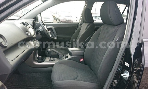 Nunua Ilio tumika Toyota Vanguard Nyeusi Gari ndani ya Beitbridge nchini Matabeleland Kusini Nunua Ilio tumika Toyota Vanguard Nyeusi Gari ndani ya Beitbridge nchini Matabeleland Kusini