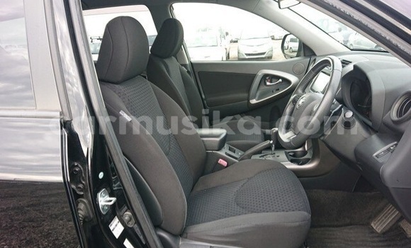 Nunua Ilio tumika Toyota Vanguard Nyeusi Gari ndani ya Beitbridge nchini Matabeleland Kusini Nunua Ilio tumika Toyota Vanguard Nyeusi Gari ndani ya Beitbridge nchini Matabeleland Kusini