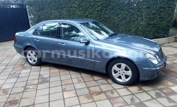 Acheter Occasion Voiture Mercedes-Benz E200 Bleu à Avondale, Harare