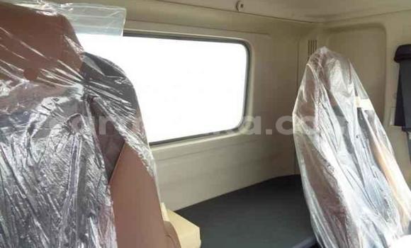 Acheter Import Utilitaire Hino Ranger Blanc à Beitbridge, Matabeleland South Acheter Import Utilitaire Hino Ranger Blanc à Beitbridge, Matabeleland South