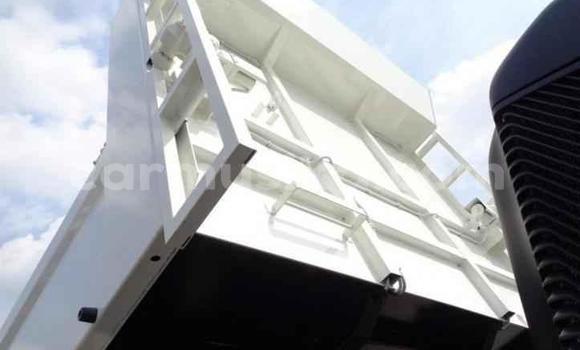 Acheter Import Utilitaire Hino Ranger Blanc à Beitbridge, Matabeleland South Acheter Import Utilitaire Hino Ranger Blanc à Beitbridge, Matabeleland South