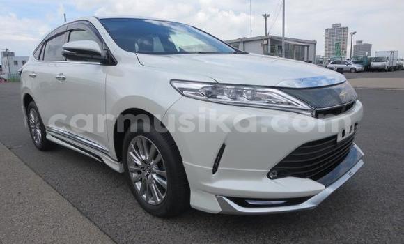 Nunua Imported Toyota Harrier Nyeupe Gari ndani ya Beitbridge nchini Matabeleland Kusini