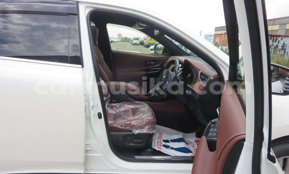 Acheter Import Voiture Toyota Harrier Blanc à Beitbridge, Matabeleland South Acheter Import Voiture Toyota Harrier Blanc à Beitbridge, Matabeleland South