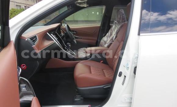 Acheter Import Voiture Toyota Harrier Blanc à Beitbridge, Matabeleland South Acheter Import Voiture Toyota Harrier Blanc à Beitbridge, Matabeleland South