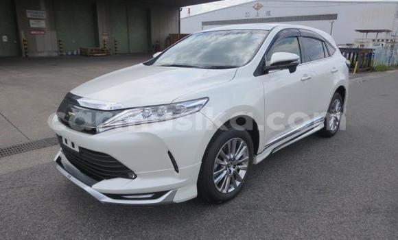 Acheter Import Voiture Toyota Harrier Blanc à Beitbridge, Matabeleland South Acheter Import Voiture Toyota Harrier Blanc à Beitbridge, Matabeleland South
