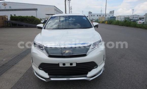 Acheter Import Voiture Toyota Harrier Blanc à Beitbridge, Matabeleland South Acheter Import Voiture Toyota Harrier Blanc à Beitbridge, Matabeleland South