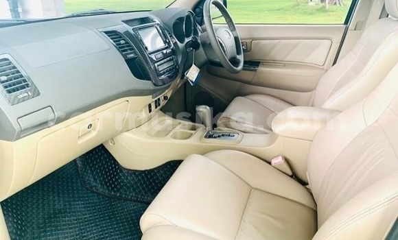 Acheter Occasion Voiture Toyota Fortuner Gris à Beitbridge, Matabeleland South Acheter Occasion Voiture Toyota Fortuner Gris à Beitbridge, Matabeleland South