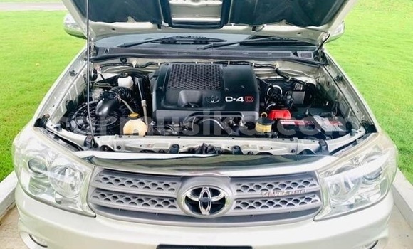 Acheter Occasion Voiture Toyota Fortuner Gris à Beitbridge, Matabeleland South Acheter Occasion Voiture Toyota Fortuner Gris à Beitbridge, Matabeleland South