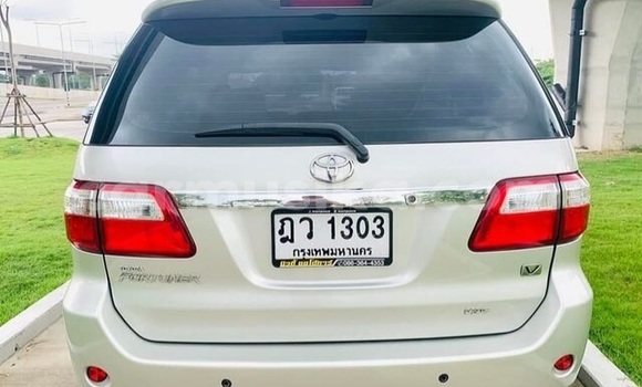 Acheter Occasion Voiture Toyota Fortuner Gris à Beitbridge, Matabeleland South Acheter Occasion Voiture Toyota Fortuner Gris à Beitbridge, Matabeleland South