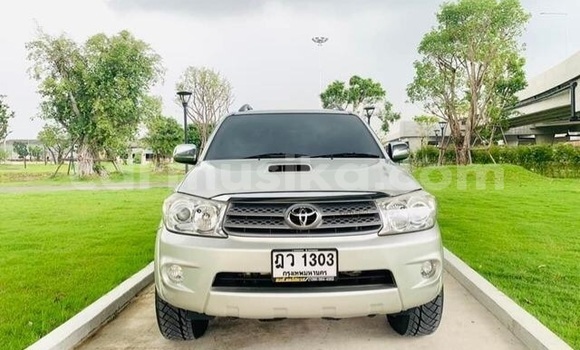Acheter Occasion Voiture Toyota Fortuner Gris à Beitbridge, Matabeleland South Acheter Occasion Voiture Toyota Fortuner Gris à Beitbridge, Matabeleland South