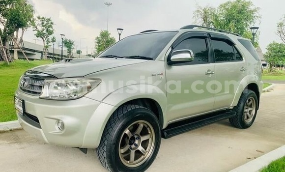 Acheter Occasion Voiture Toyota Fortuner Gris à Beitbridge, Matabeleland South Acheter Occasion Voiture Toyota Fortuner Gris à Beitbridge, Matabeleland South