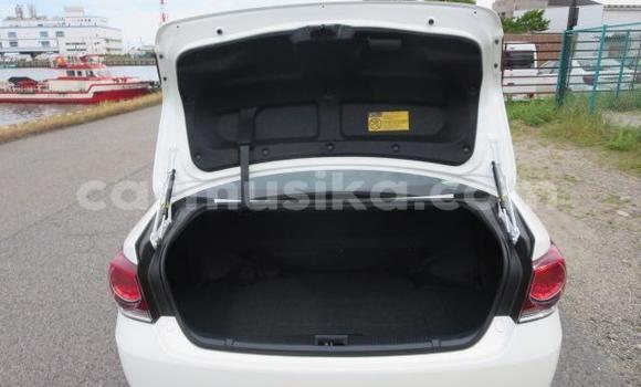 Buy Import Toyota Crown White Car in Beitbridge in Matabeleland South Buy Import Toyota Crown White Car in Beitbridge in Matabeleland South