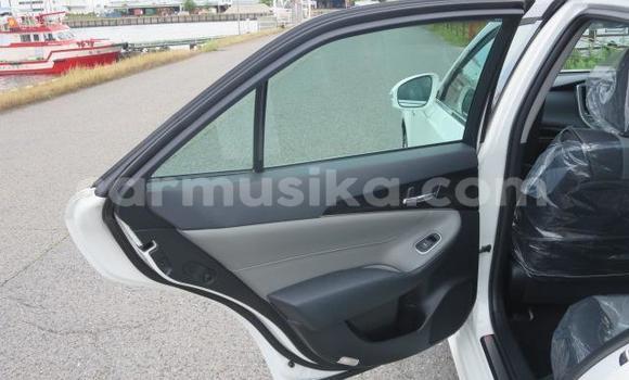 Buy Import Toyota Crown White Car in Beitbridge in Matabeleland South Buy Import Toyota Crown White Car in Beitbridge in Matabeleland South