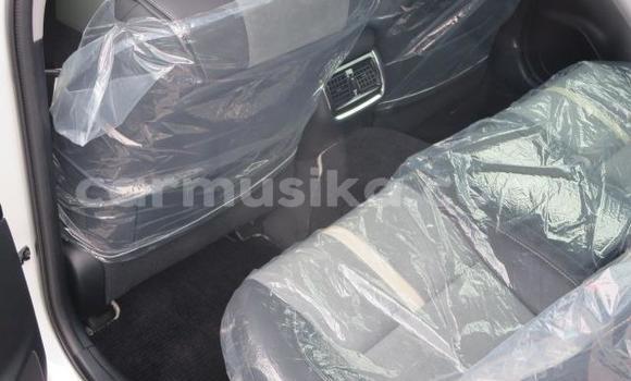 Buy Import Toyota Crown White Car in Beitbridge in Matabeleland South Buy Import Toyota Crown White Car in Beitbridge in Matabeleland South