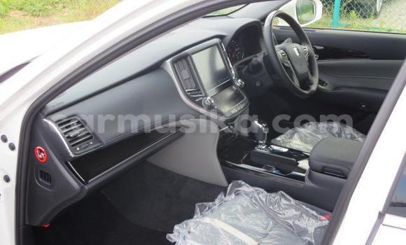 Buy Import Toyota Crown White Car in Beitbridge in Matabeleland South Buy Import Toyota Crown White Car in Beitbridge in Matabeleland South