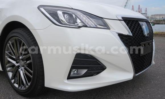 Buy Import Toyota Crown White Car in Beitbridge in Matabeleland South Buy Import Toyota Crown White Car in Beitbridge in Matabeleland South