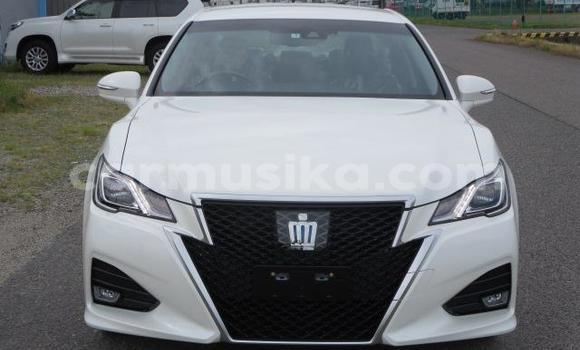 Buy Import Toyota Crown White Car in Beitbridge in Matabeleland South Buy Import Toyota Crown White Car in Beitbridge in Matabeleland South