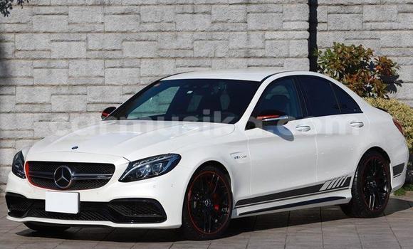 Nunua Imported Mercedes‒Benz C-klasse AMG Nyeupe Gari ndani ya Beitbridge nchini Matabeleland Kusini