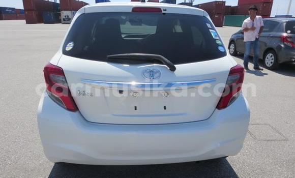 Acheter Import Voiture Toyota Vitz Blanc à Beitbridge, Matabeleland South Acheter Import Voiture Toyota Vitz Blanc à Beitbridge, Matabeleland South