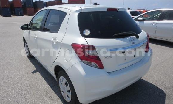 Acheter Import Voiture Toyota Vitz Blanc à Beitbridge, Matabeleland South Acheter Import Voiture Toyota Vitz Blanc à Beitbridge, Matabeleland South