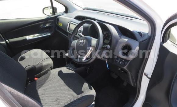 Acheter Import Voiture Toyota Vitz Blanc à Beitbridge, Matabeleland South Acheter Import Voiture Toyota Vitz Blanc à Beitbridge, Matabeleland South
