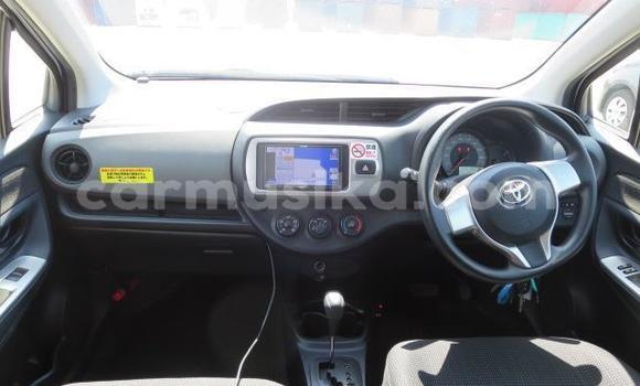 Acheter Import Voiture Toyota Vitz Blanc à Beitbridge, Matabeleland South Acheter Import Voiture Toyota Vitz Blanc à Beitbridge, Matabeleland South