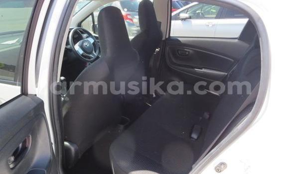 Acheter Import Voiture Toyota Vitz Blanc à Beitbridge, Matabeleland South Acheter Import Voiture Toyota Vitz Blanc à Beitbridge, Matabeleland South