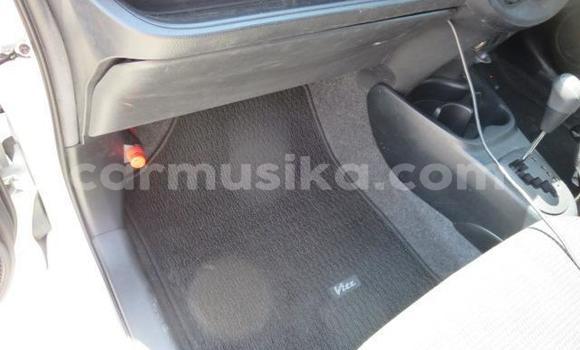 Acheter Import Voiture Toyota Vitz Blanc à Beitbridge, Matabeleland South Acheter Import Voiture Toyota Vitz Blanc à Beitbridge, Matabeleland South
