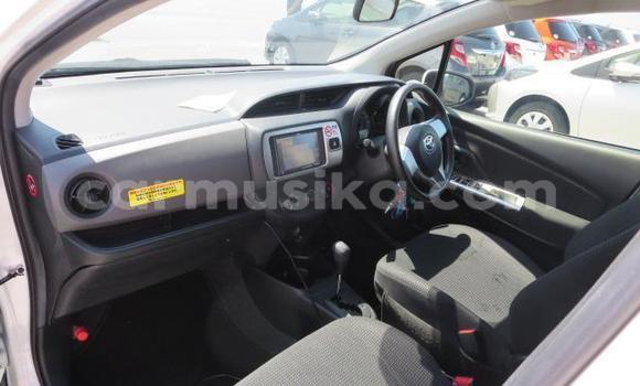 Acheter Import Voiture Toyota Vitz Blanc à Beitbridge, Matabeleland South Acheter Import Voiture Toyota Vitz Blanc à Beitbridge, Matabeleland South