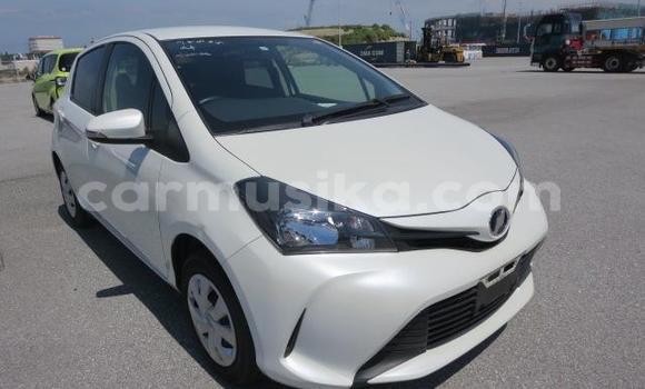 Acheter Import Voiture Toyota Vitz Blanc à Beitbridge, Matabeleland South Acheter Import Voiture Toyota Vitz Blanc à Beitbridge, Matabeleland South