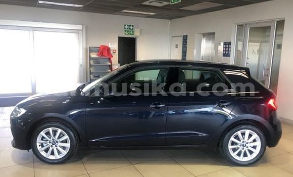 Nunua Ilio tumika Audi A1 Nyeusi Gari ndani ya Beitbridge nchini Matabeleland Kusini Nunua Ilio tumika Audi A1 Nyeusi Gari ndani ya Beitbridge nchini Matabeleland Kusini