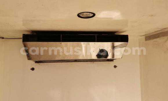 Acheter Occasion Utilitaire Mitsubishi Fuso Blanc à Beitbridge, Matabeleland South Acheter Occasion Utilitaire Mitsubishi Fuso Blanc à Beitbridge, Matabeleland South