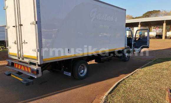 Acheter Occasion Utilitaire Mitsubishi Fuso Blanc à Beitbridge, Matabeleland South Acheter Occasion Utilitaire Mitsubishi Fuso Blanc à Beitbridge, Matabeleland South