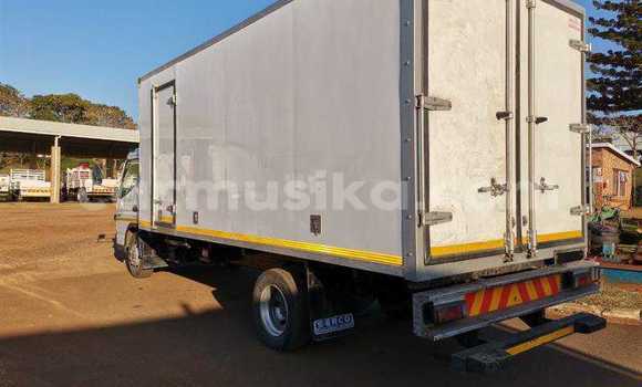 Acheter Occasion Utilitaire Mitsubishi Fuso Blanc à Beitbridge, Matabeleland South Acheter Occasion Utilitaire Mitsubishi Fuso Blanc à Beitbridge, Matabeleland South