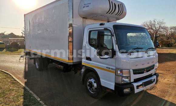 Acheter Occasion Utilitaire Mitsubishi Fuso Blanc à Beitbridge, Matabeleland South Acheter Occasion Utilitaire Mitsubishi Fuso Blanc à Beitbridge, Matabeleland South