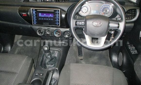 Acheter Occasion Voiture Toyota Hilux Blanc à Beitbridge, Matabeleland South Acheter Occasion Voiture Toyota Hilux Blanc à Beitbridge, Matabeleland South