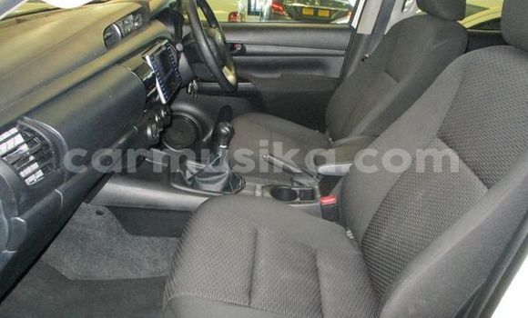 Acheter Occasion Voiture Toyota Hilux Blanc à Beitbridge, Matabeleland South Acheter Occasion Voiture Toyota Hilux Blanc à Beitbridge, Matabeleland South