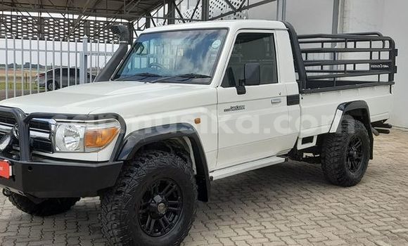 Nunua Ilio tumika Toyota Land Cruiser Nyeupe Gari ndani ya Beitbridge nchini Matabeleland Kusini