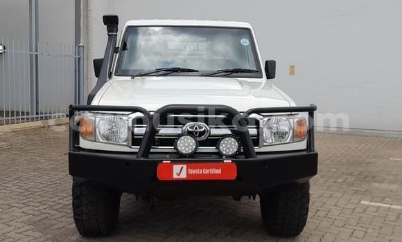 Acheter Occasion Voiture Toyota Land Cruiser Blanc à Beitbridge, Matabeleland South Acheter Occasion Voiture Toyota Land Cruiser Blanc à Beitbridge, Matabeleland South