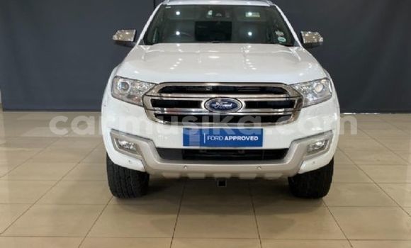 Acheter Occasion Voiture Ford Everest Blanc à Beitbridge, Matabeleland South Acheter Occasion Voiture Ford Everest Blanc à Beitbridge, Matabeleland South