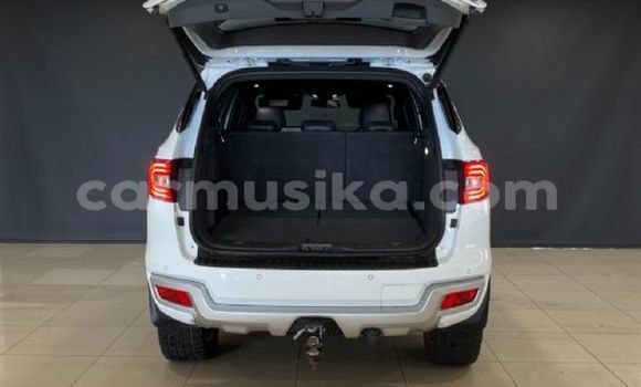Acheter Occasion Voiture Ford Everest Blanc à Beitbridge, Matabeleland South Acheter Occasion Voiture Ford Everest Blanc à Beitbridge, Matabeleland South