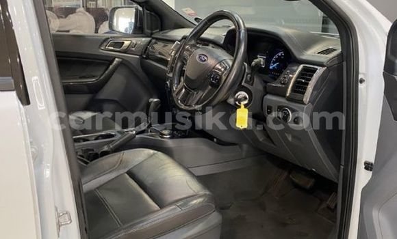 Acheter Occasion Voiture Ford Everest Blanc à Beitbridge, Matabeleland South Acheter Occasion Voiture Ford Everest Blanc à Beitbridge, Matabeleland South